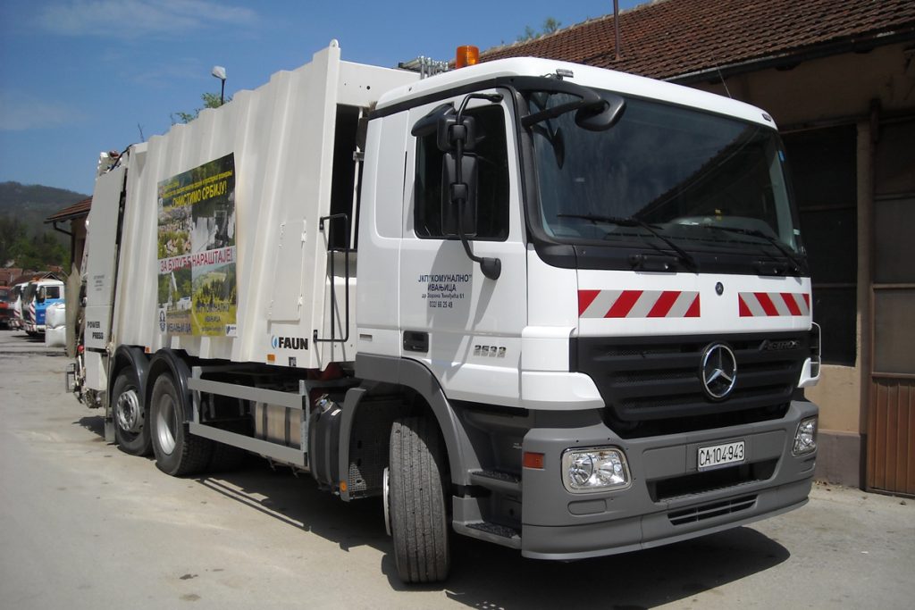 JKP Ivanjica kamion za skupljanje otpada