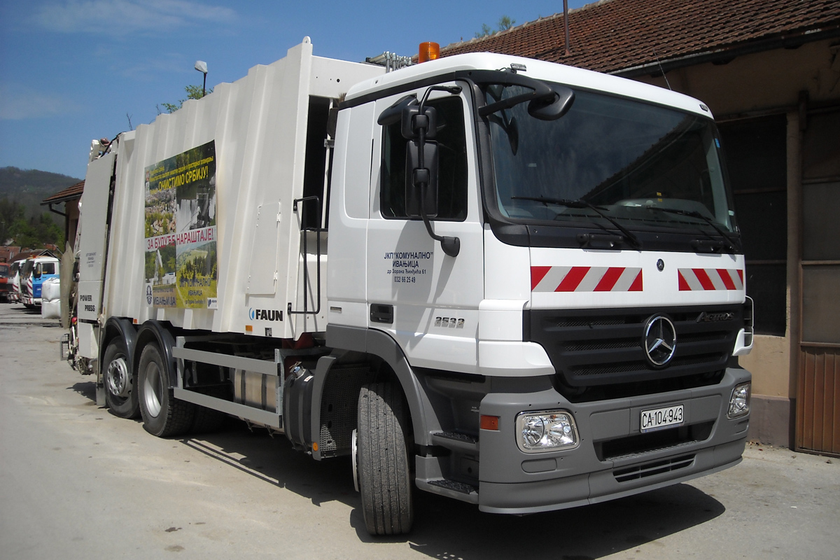 ЈКП Ивањица камион за скупљање отпада